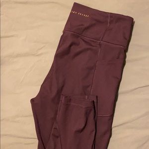 Victoria’s Secret Legging XL 16 runs small